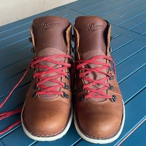 Womens  Danner Vertigo 917 boot